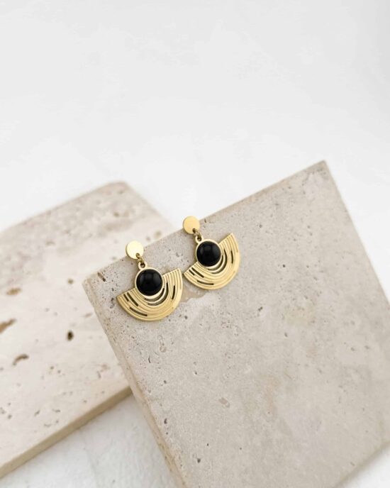 Αρχιτεκτονικά Σκουλαρίκια Ημικύκλιο με Μαύρο Στοιχείο από Ανοξείδωτο Ατσάλι σε Χρυσό Τόνο