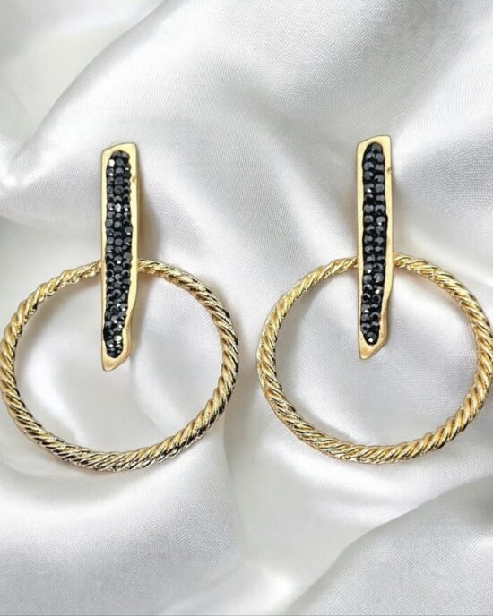 Κρίκοι Σκουλαρίκια με Μαύρες Πέτρες και Μπάρα από Ανοξείδωτο Ατσάλι σε Χρυσό Τόνο